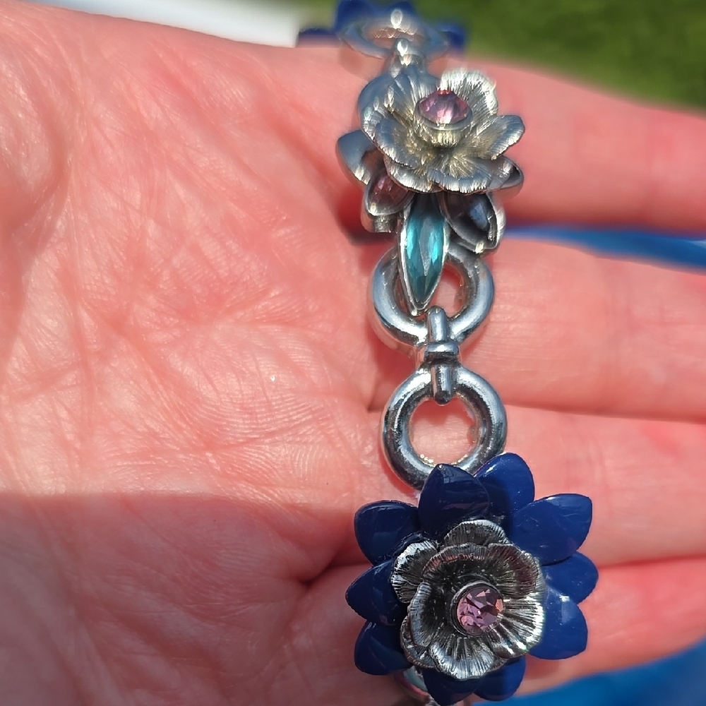 Floral Metal Bracelet - Picture 8 of 10